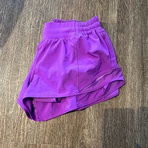 Lululemon hotty hot low rise short 2.5”